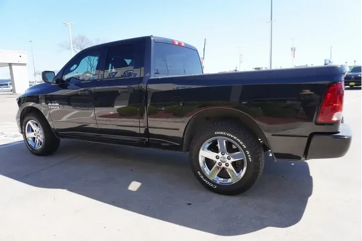 $17388 : Ram 1500 2017 4x2 Express 4d image 4