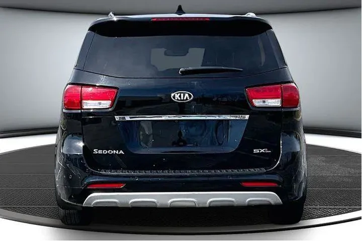 $11000 : Kia Sedona 2015 SX Limited 4 image 5