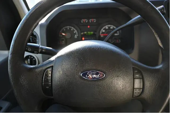 $15988 : Ford E-Series 2016 E-350 SD image 9