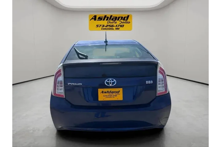 $7900 : 2012 Prius Four image 5