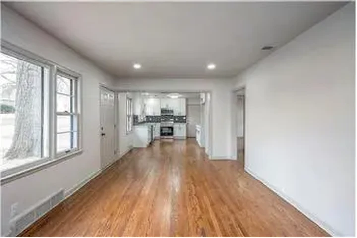 $1150 : Rental property with 2 bedro image 8