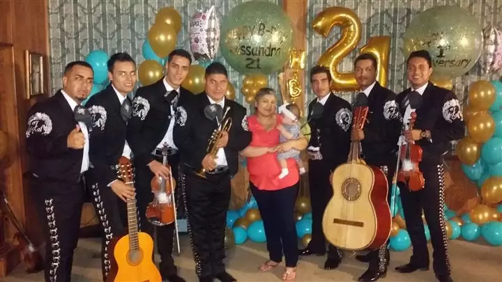 Mariachis Juvenil Azteca de M image 5