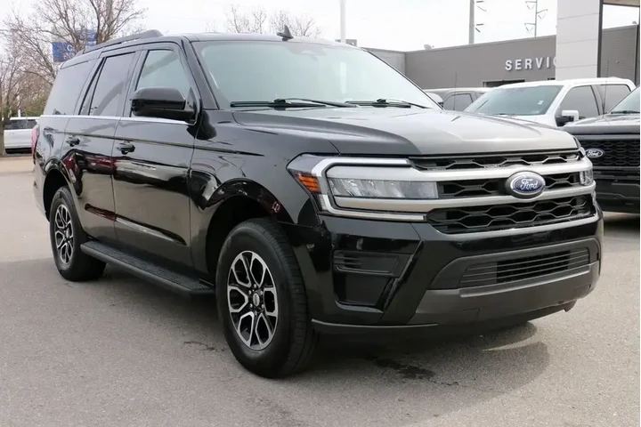 $39900 : Ford Expedition 2024 4x4 XLT image 4