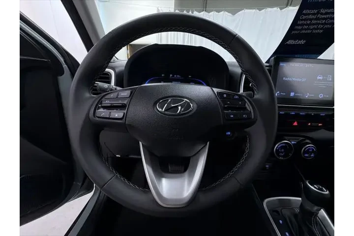 $22995 : Hyundai VENUE 2025 SEL 4dr C image 9