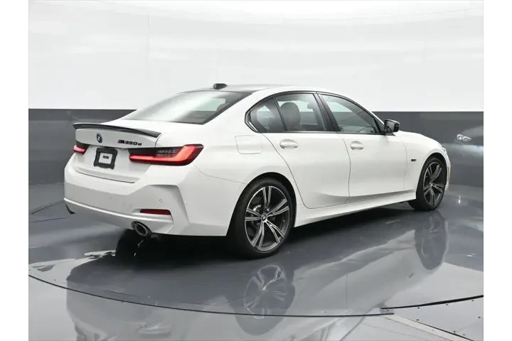 $37291 : BMW 3 Series 2023 330e 4dr S image 5