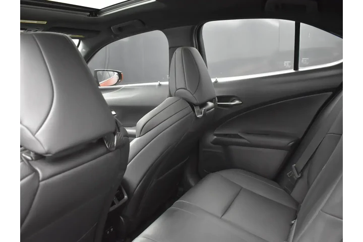 $17526 : Lexus UX 250h 2019 AWD 4dr C image 7