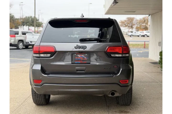 $17999 : 2019 Grand Cherokee Laredo image 8