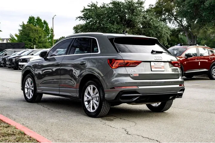 $27997 : Audi Q3 2022 AWD quattro S l image 7