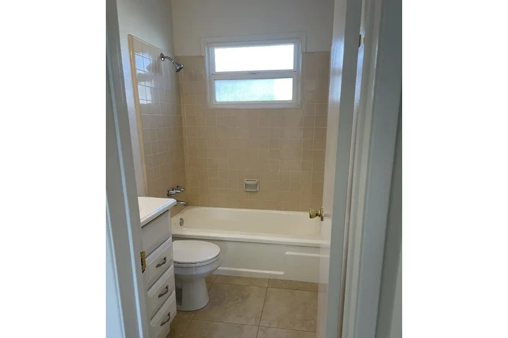$1600 : BEAUTIFUL 2 BEDROOM/1 BATHROOM image 6