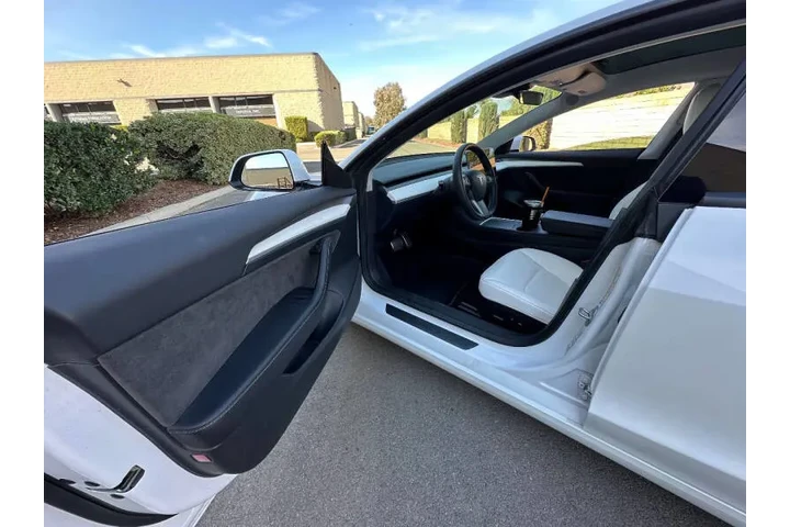 $24999 : 2022 Model 3 image 8