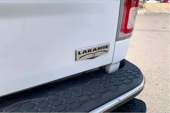 $15118 : Ram 1500 2017 4x2 Laramie 4d image 9