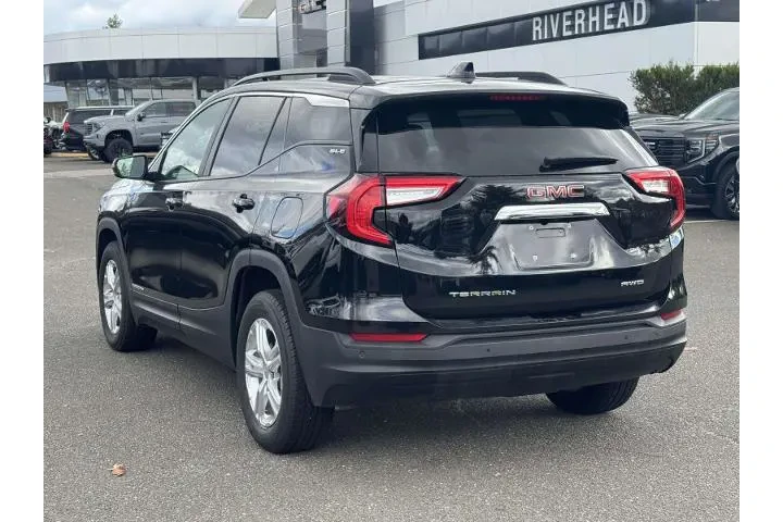 $20865 : GMC Terrain 2023 AWD SLE 4dr image 4