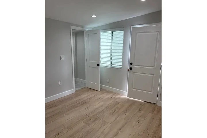 $2395 : 3 Bedroom house for rent in LA image 7