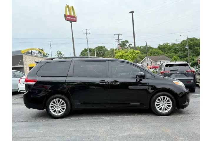 $13895 : 2011 Sienna XLE 8-Passenger image 7