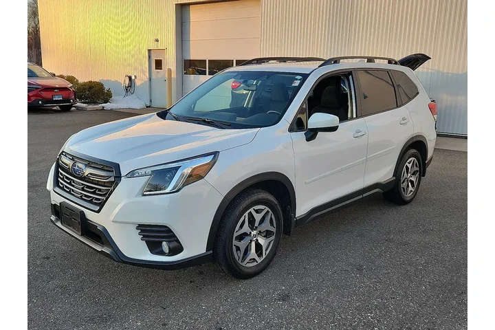 $26929 : Subaru Forester 2023 AWD Pre image 3