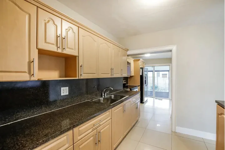 $2050 : Casa en renta de 4 recámaras image 8