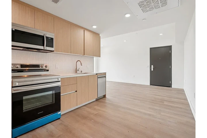 $3600 : New 3bedroom and 2bath availab image 2