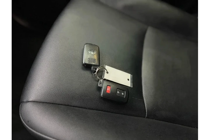 $37300 : 2021 TOYOTA 4RUNNER image 2