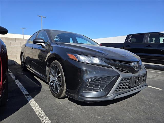 $23928 : Pre-Owned 2022 Camry SE image 1