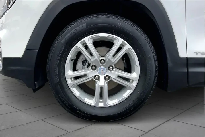 $19899 : GMC Terrain 2022 SLE 4dr SUV image 10