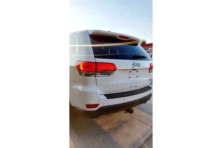 $10990 : 2017 Grand Cherokee Laredo image 8