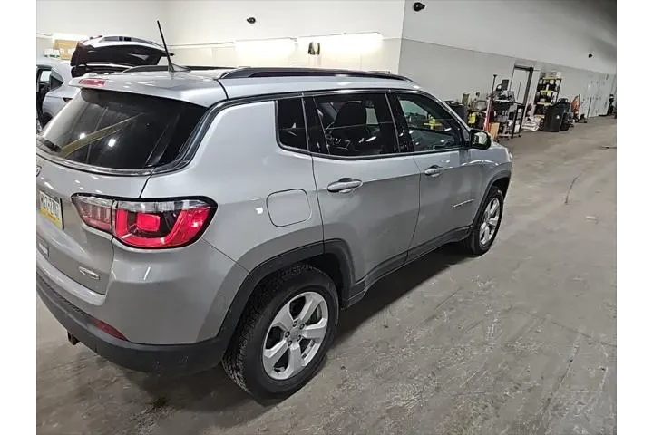 $17749 : Jeep Compass 2019 4x4 Latitu image 3