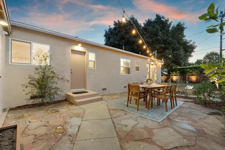 $2000 : HOUSE FOR RENT image 4