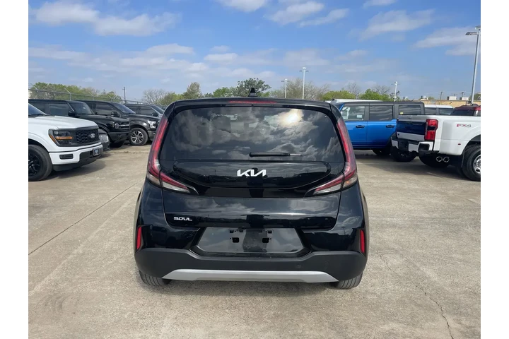 $16759 : Kia Soul 2024 S 4dr Crossove image 3