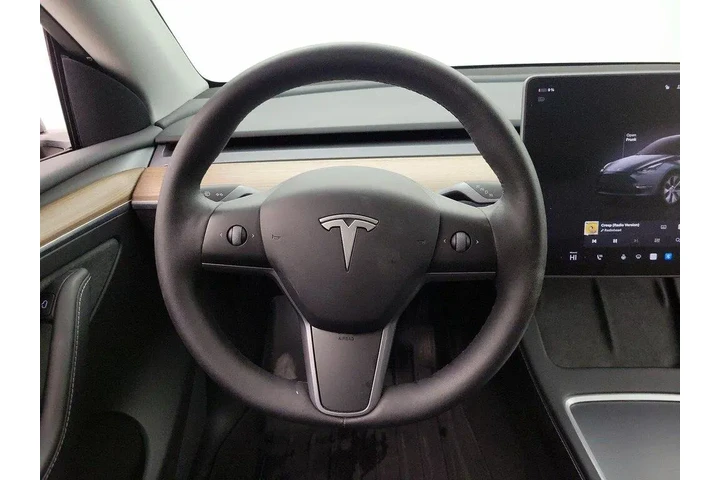 $27998 : Tesla Model Y 2022 AWD Long image 10
