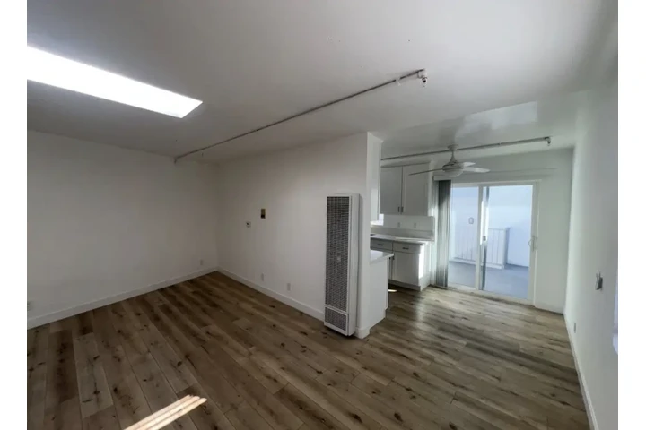 $1960 : 2 Bedrooms Apt Move in Ready image 3