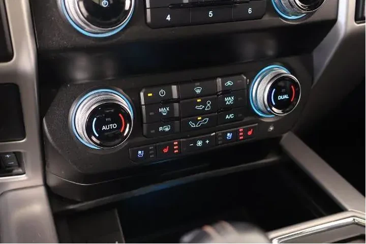 $31285 : Ford F-150 2020 4x4 Platinum image 7