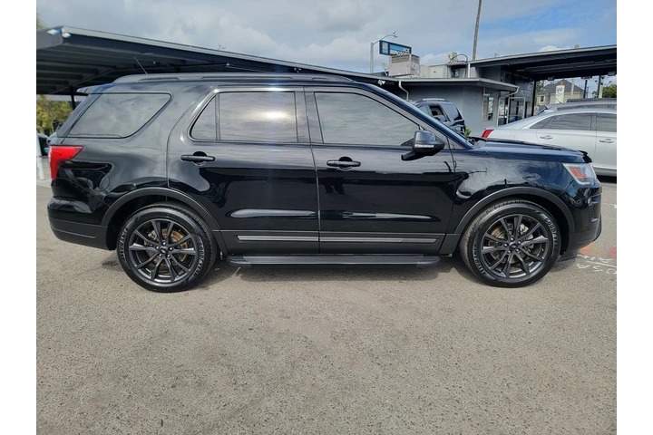 2018 Ford Explorer XLT image 3