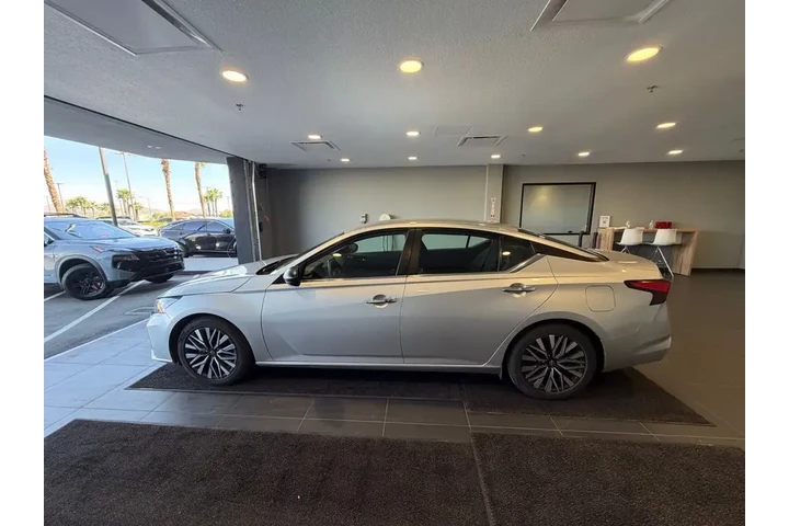 $18984 : Nissan Altima 2024 2.5 SV 4d image 8