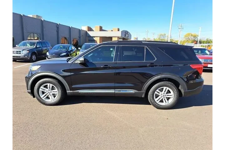 $14336 : Ford Explorer 2021 AWD XLT 4 image 2