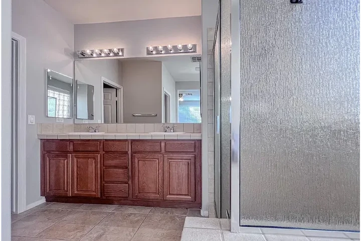 $2000 : Welcome To Nice 3Bed/2Bath image 10