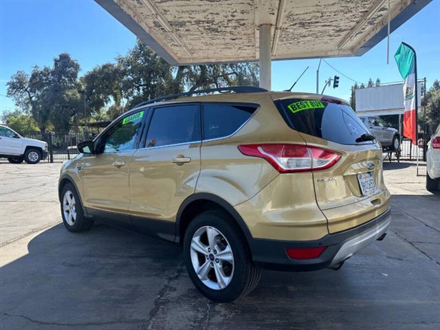 2014 Escape SE image 5