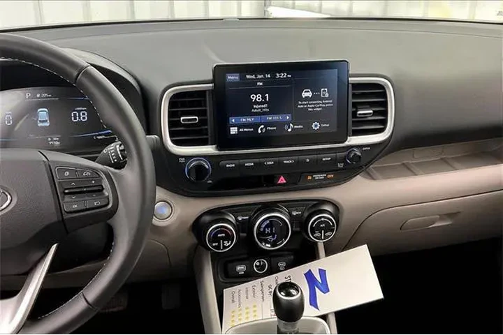 $19990 : Hyundai VENUE 2024 SEL 4dr C image 6