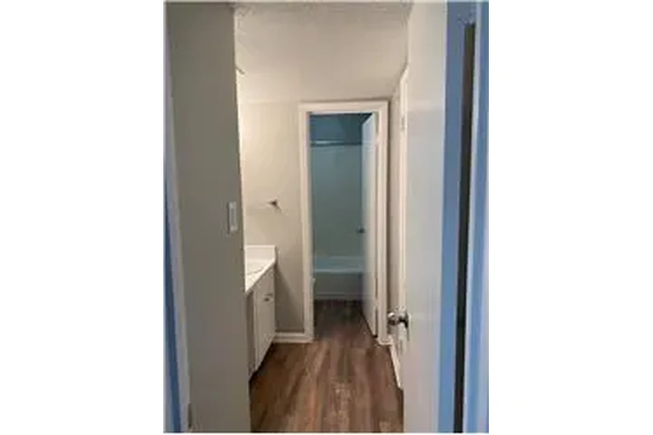 $860 : Rental property with 2 bedro image 3