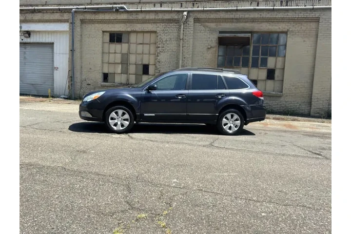 2011 Outback 2.5i Premium image 5