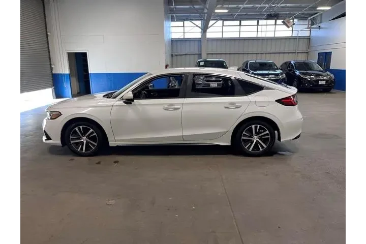 $23822 : Honda Civic 2023 LX 4dr Hatc image 6