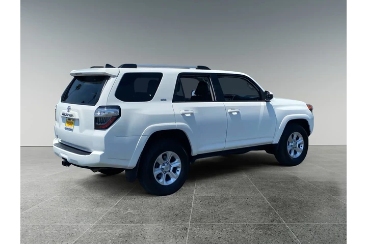 $35743 : Toyota 4Runner 2023 4x2 SR5 image 5