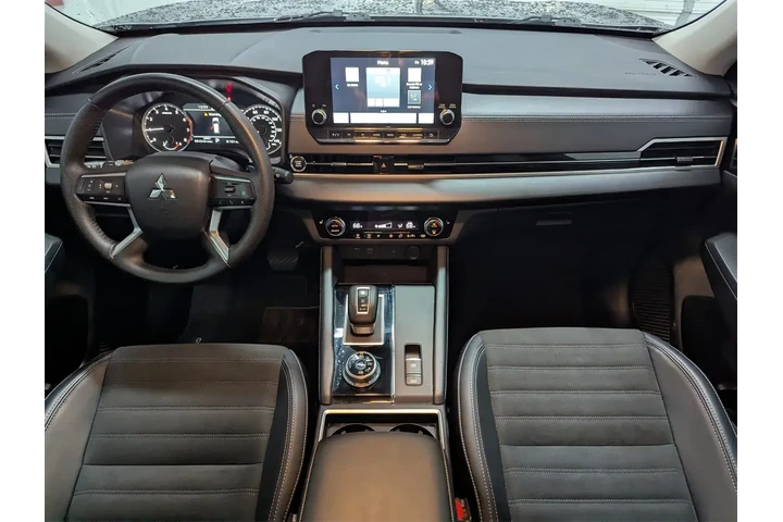 $24797 : Mitsubishi Outlander 2024 AW image 6