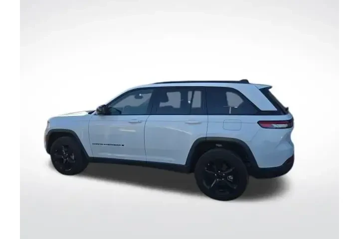 $26500 : Jeep Grand Cherokee 2023 4x2 image 1