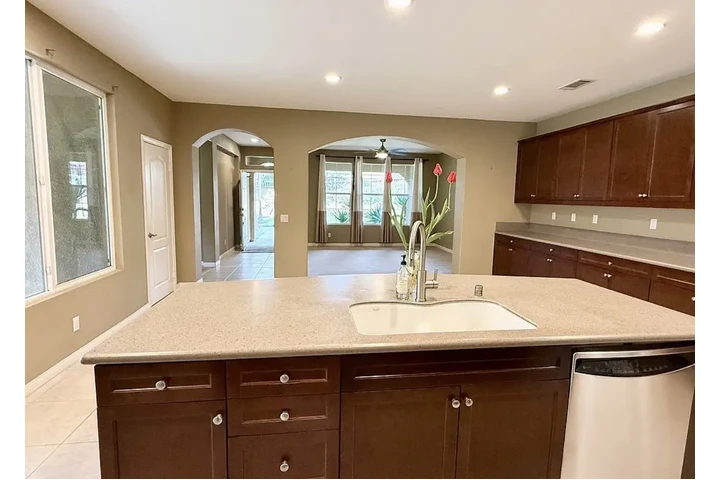 $1000 : Charming 2-bedroom for rent image 3