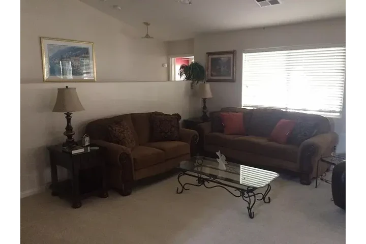 $1300 : 9810 Portland Rose Ave, Bakers image 1