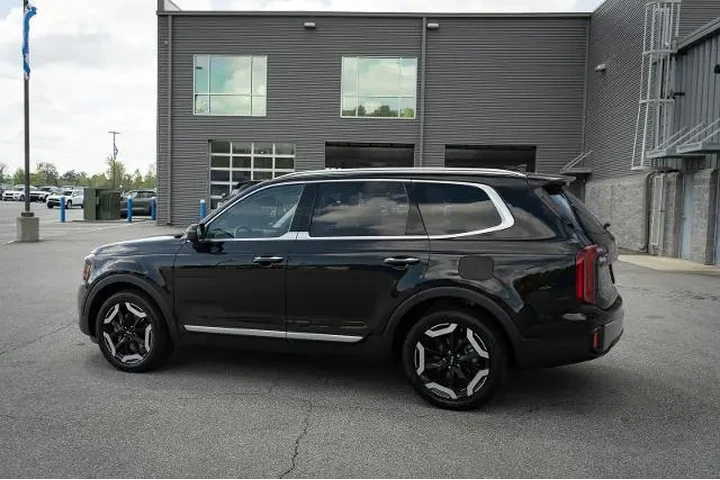 $38744 : Kia Telluride 2025 S 4dr SUV image 7