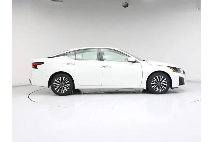 $21998 : Nissan Altima 2023 2.5 SV 4d image 7