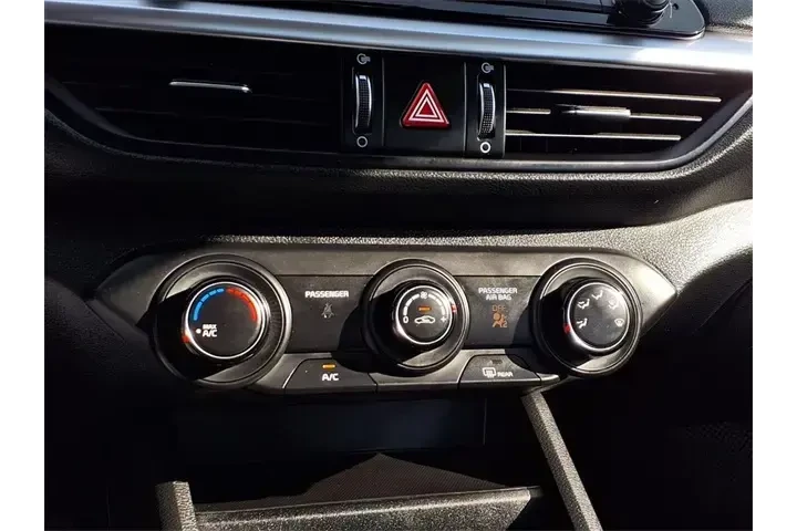 $19777 : Kia Forte 2023 LXS 4dr Sedan image 8