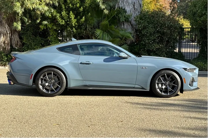 Ford Mustang 2025 GT 2dr Fas image 2