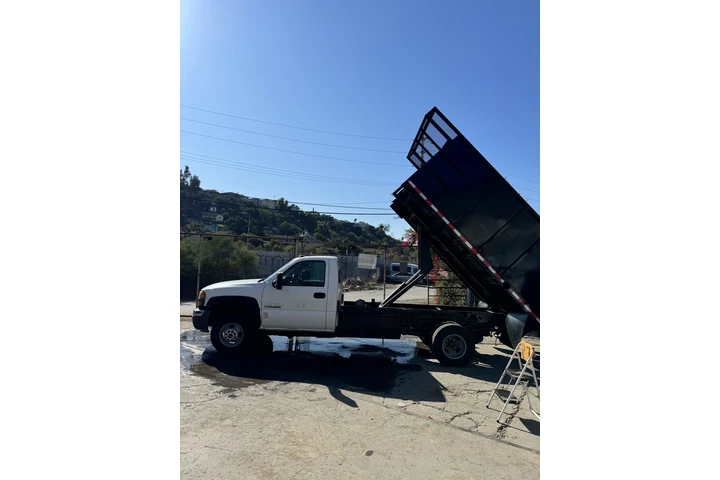 $21400 : 2004 GMC 3500 DUMP TRUCK image 1